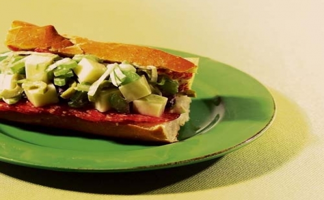 Antipasto hecho sándwich